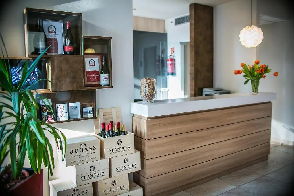 Imola Udvarhaz Dessert Hotel Eger