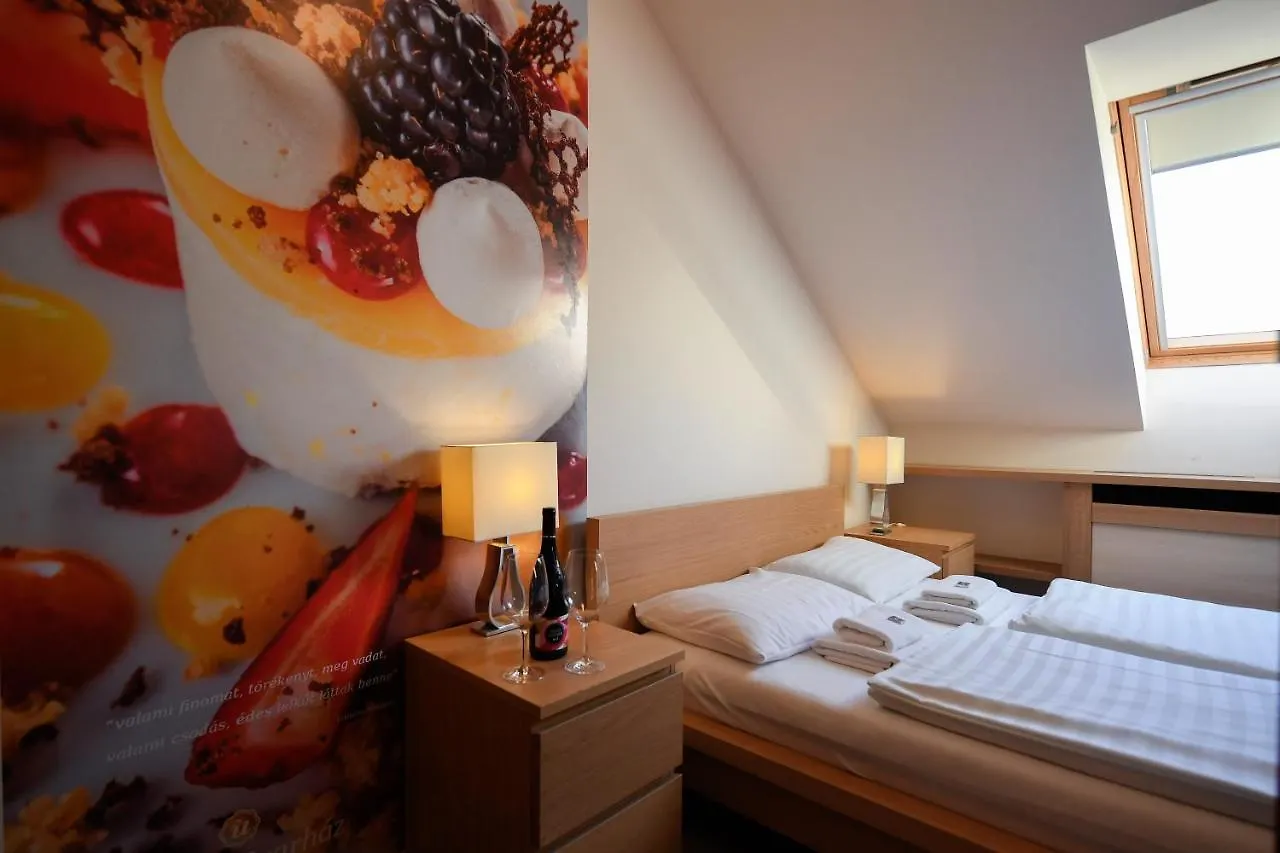 ***  Imola Udvarhaz Dessert Hotel Eger Hungary