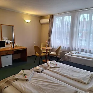 Hotell Unicornis, Eger