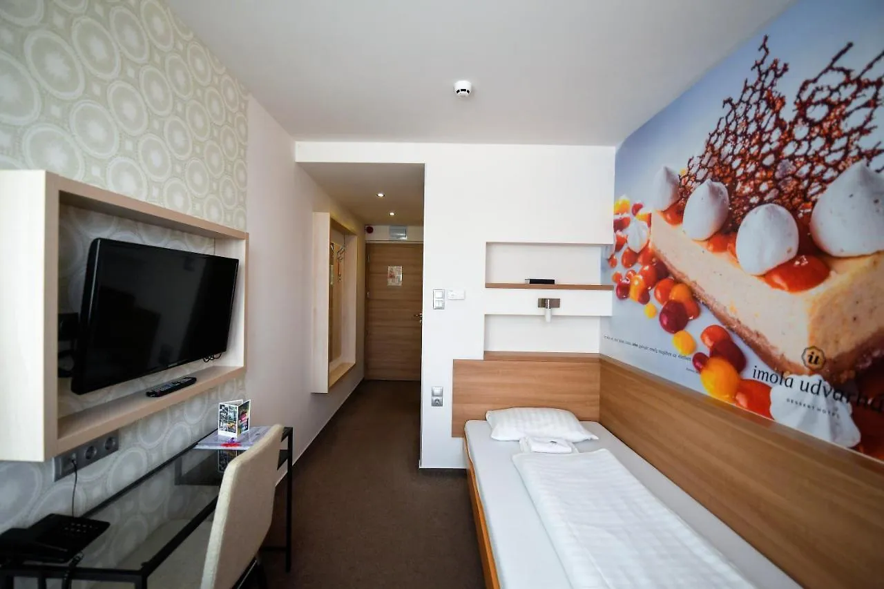 Imola Udvarhaz Dessert Hotel Eger